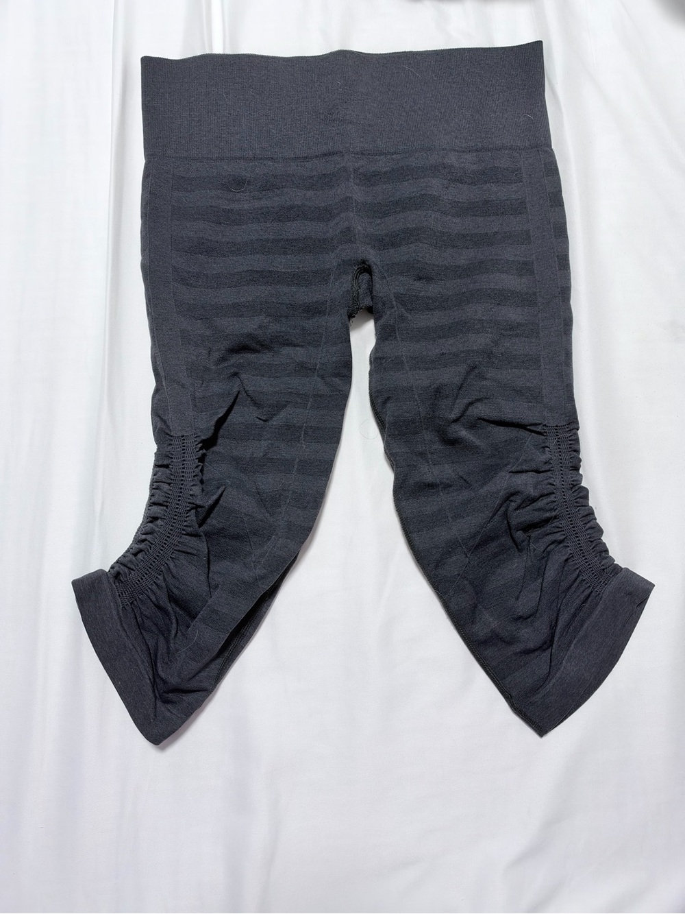 lululemon athletica Charcoal Ruched Capri Leggings